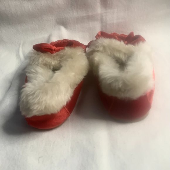 GAP Kids Red Velvet Fleeced Lined Slippers Size 1 – 2 (Ages 7 – 8) - Picture 4 of 8